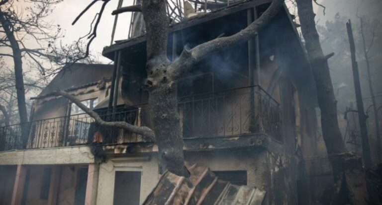 «Δευτέρα κατά τις 5 που καταλαβαίνω ότι έχει πιάσει φωτιά βάζω την γυναίκα και την κόρη μου στο αυτοκίνητο της και τους λέω φεύγετε τώρα»