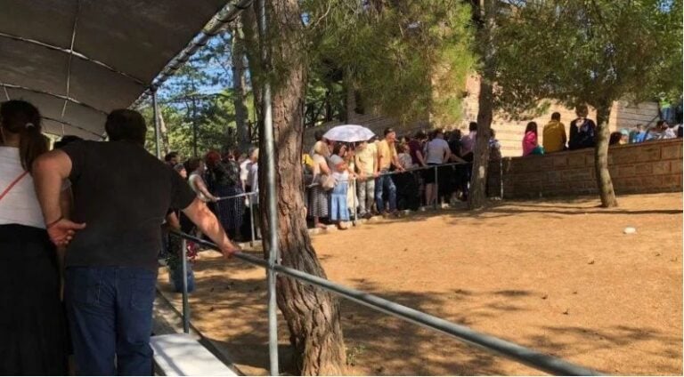 Άγιος Παΐσιος: Χιλιάδες πιστοί από όλη την Ελλάδα για να προσκυνήσουν τον τάφο του