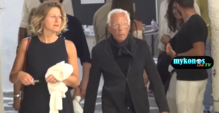 O Giorgio Armani είναι στη Μύκονο και περπατάει στα σοκάκια με απόλυτο στυλ