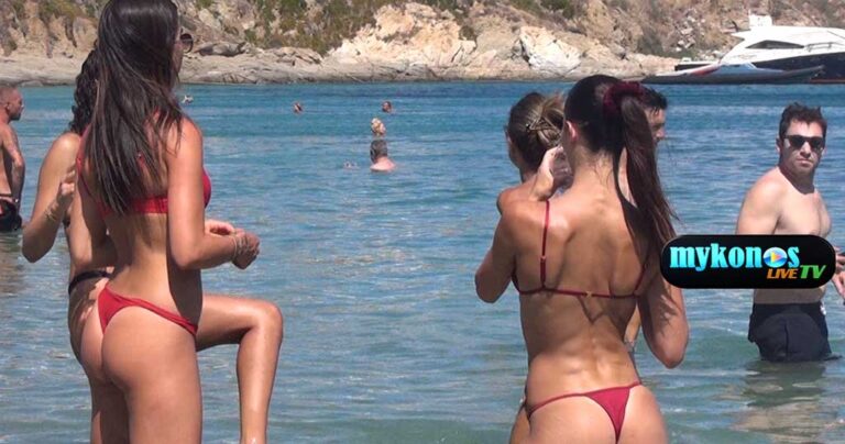 Μύκονος: Διάσημη Ιταλίδα με τις φίλες της προσφέρουν υπερθέαμα με τα μπικίνι τους