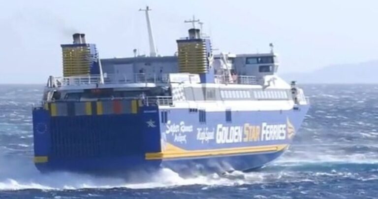 Τήνος: Ο καπετάνιος πήγε κόντρα στα 8 μποφόρ κι έδεσε με εντυπωσιακή μανούβρα