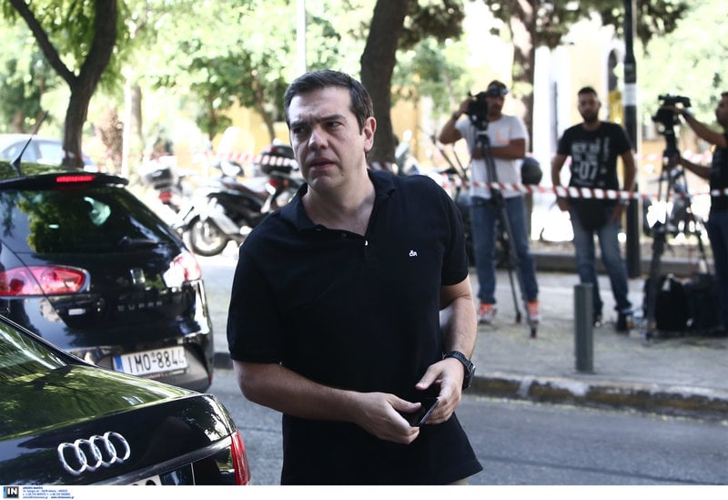 «Να πάτε να κάνετε κανένα μπάνιο» σύστησε στους δημοσιογράφους ο Αλέξης Τσίπρας, όταν τον ρώτησαν για πρόωρες εκλογές