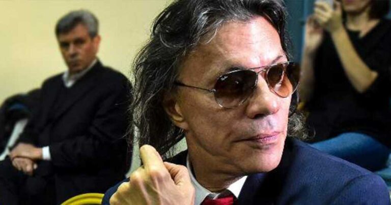 Παραίτηση Ψινάκη ζητούν 23 από τους 30 δημοτικούς συμβούλους Μαραθώνα: «Ανίκανος και επικίνδυνος»