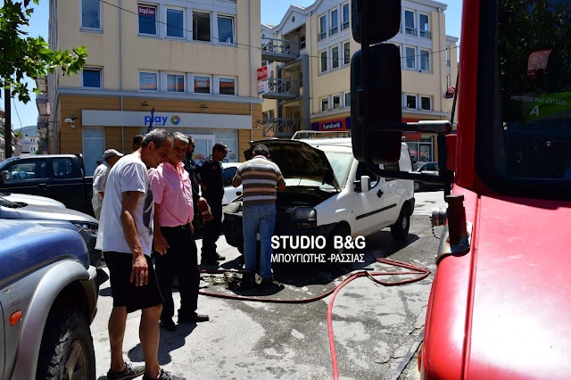 Ιερέας έσβησε πυρκαγιά σε αυτοκίνητο που λαμπάδιασε μέσα στην πόλη του Ναυπλίου 5 dsc 7650