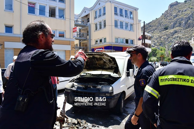 Ιερέας έσβησε πυρκαγιά σε αυτοκίνητο που λαμπάδιασε μέσα στην πόλη του Ναυπλίου 6 dsc 7655