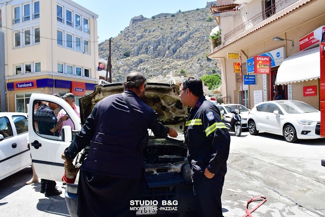 Ιερέας έσβησε πυρκαγιά σε αυτοκίνητο που λαμπάδιασε μέσα στην πόλη του Ναυπλίου 8 dsc 7658