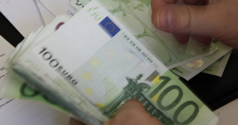 Αυτόματα ύποπτη κάθε μεταφορά ποσού άνω των 1.000 ευρώ