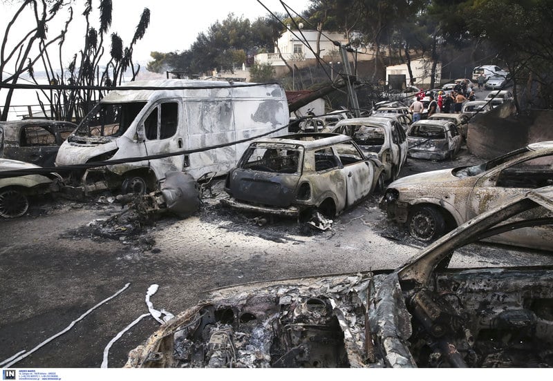 Το απόλυτο χάος -ΙΧ εγκλωβίστηκαν και κάηκαν από τη μανία της φωτιάς 
