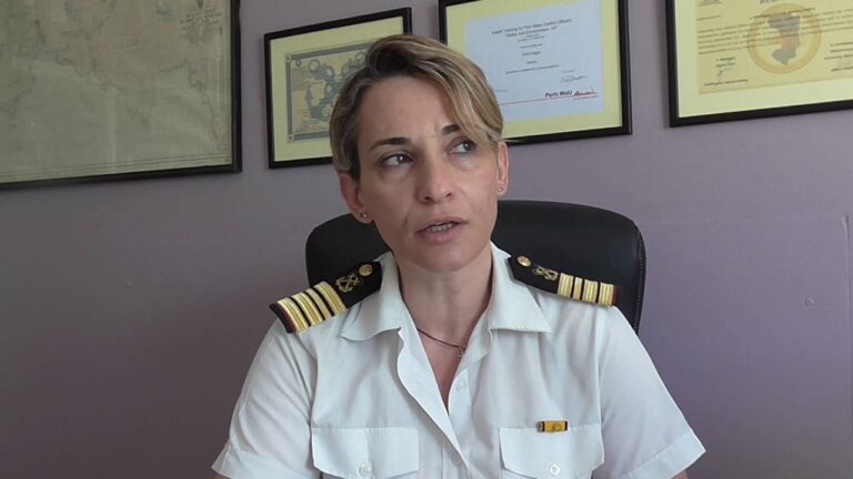 Ειρήνη Αργύρη: Η αντιπλοίαρχος που έγινε η πρώτη γυναίκα κεντρική Λιμενάρχης