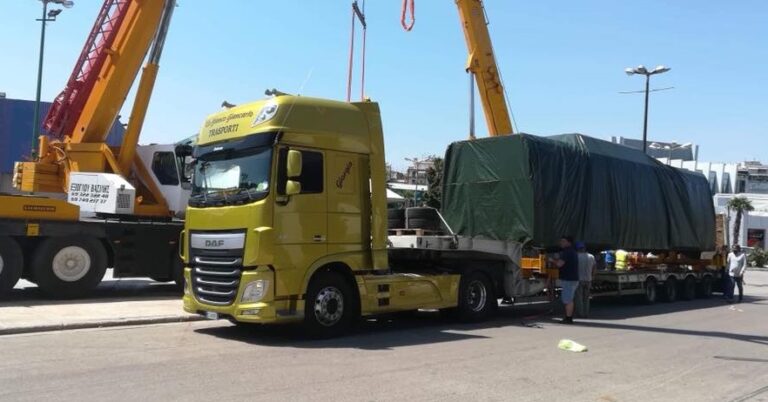 Έφτασε πάνω σε νταλίκα το πρώτο βαγόνι του Μετρό Θεσσαλονίκης