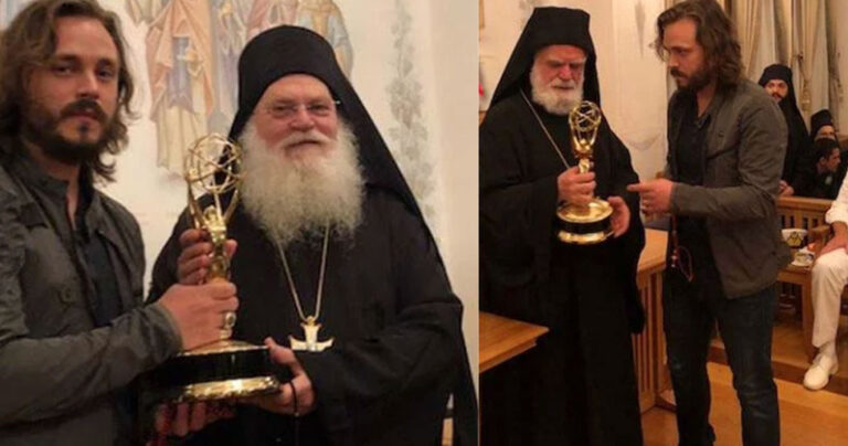 Άγιο Όρος: Αστέρας του Χόλιγουντ χάρισε το βραβείο ΕΜΜΥ που είχε κερδίσει στη Μονή Βατοπαιδίου