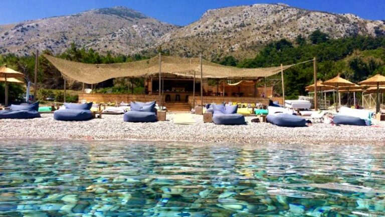 Υποτιμημένο διαμάντι: Το νησί που θα έπρεπε να βουλιάζει από κόσμο δεν το προτιμάει κανείς