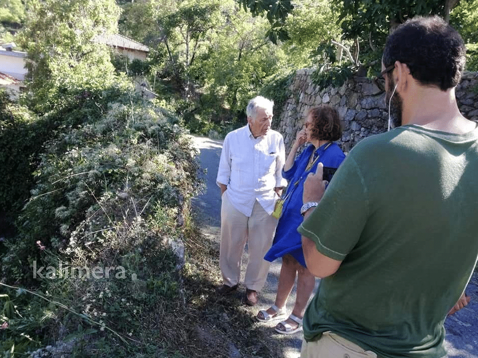 Εκανε βόλτα στο χωριό και επισκέφτηκε και το σχολείο του 