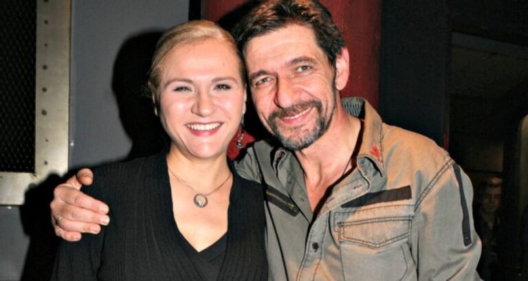 Ο Γεράσιμος Σκιαδαρέσης μας συστήνει τους γαμπρούς του με επικό σχόλιο