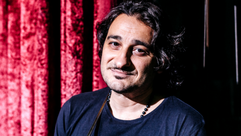 H σύζυγος του Βασίλη Χαραλαμπόπουλου είναι ωραιότερη και από την πρώην του Κόκλα