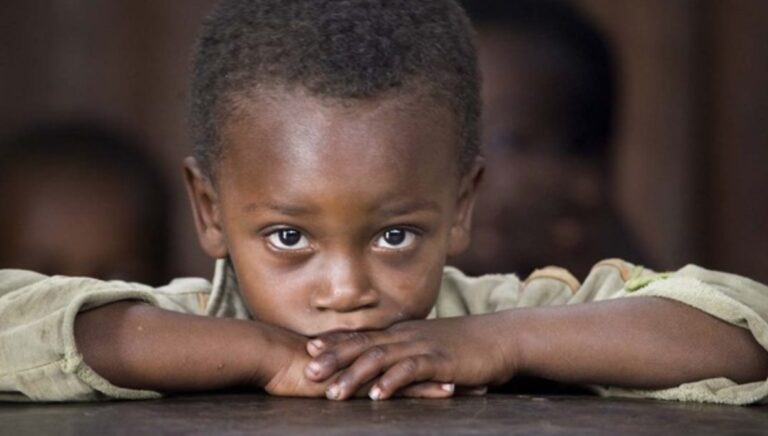 Η σφαγή των αμνών: Πέντε εκατομμύρια παιδιά νεκρά στην Αφρική από την πείνα και τον πόλεμο