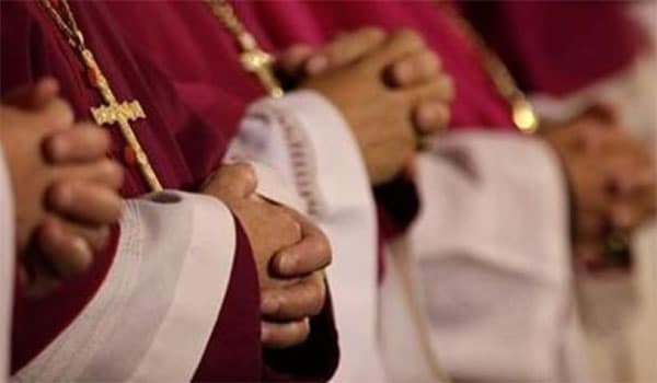 Διεθνής αποτροπιασμός: Ιερείς βίαζαν επί δεκαετίες εκατοντάδες παιδιά και η Εκκλησία σιωπούσε