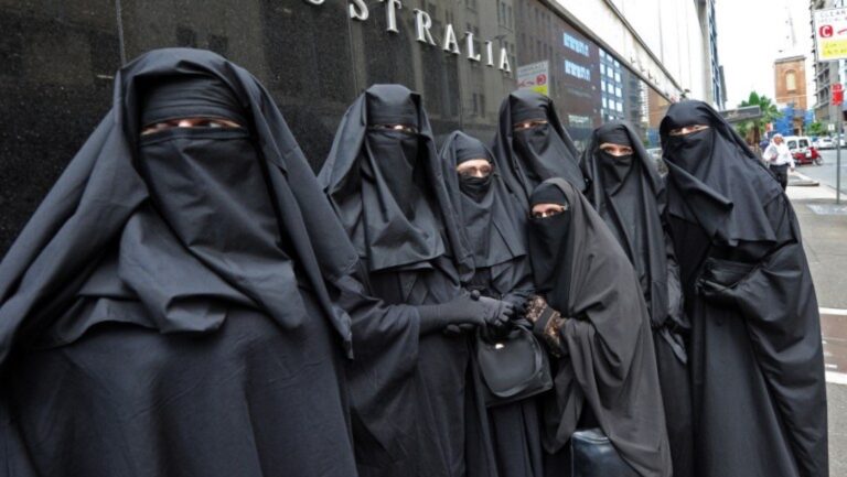 Δανία: Το πρώτο πρόστιμο σε γυναίκα που φορούσε μπούρκα δημοσίως