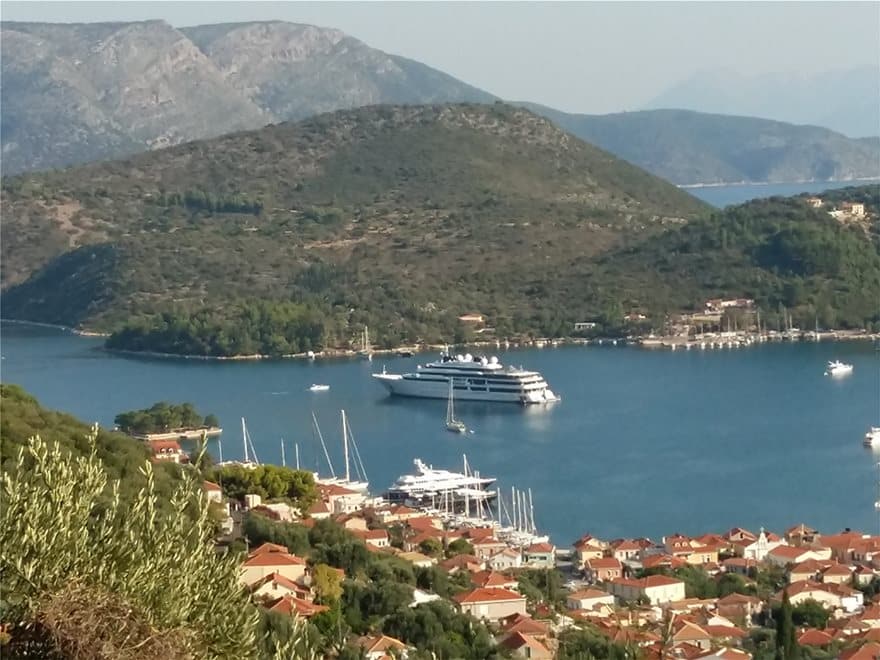 Στην Ιθάκη η υπερπολυτελής θαλαμηγός «KATARA» της βασιλικής οικογένειας του Κατάρ 3 ithaki07