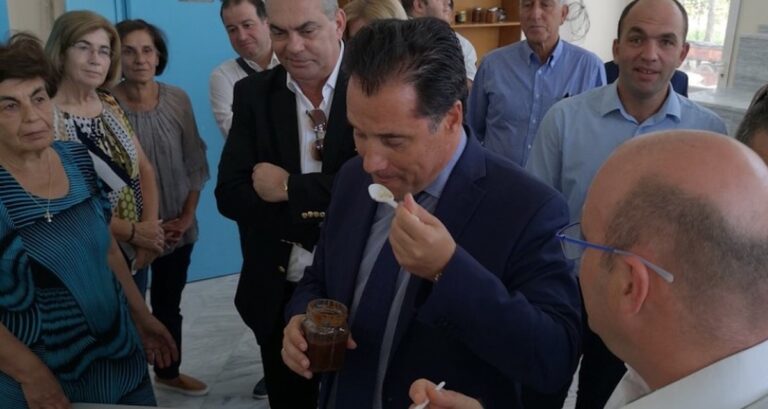 Ο Άδωνις έφαγε μερέντα και θυμήθηκε τα παιδικά του χρόνια