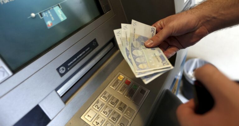 Τέλος τα capital controls για τις αναλήψεις μετρητών