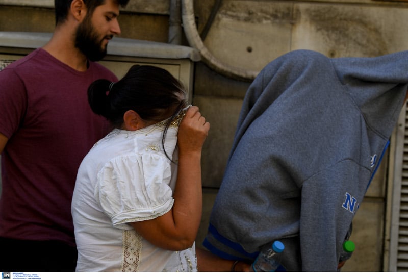 Οι δύο γυναίκες οδηγούνται στον εισαγγελέα για να απολογηθούν (Φωτογραφία: intimenews)