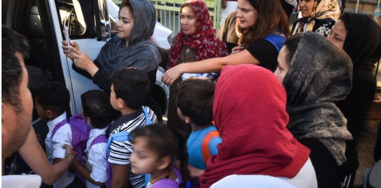 Η πρώτη μέρα για τα παιδιά της δομής φιλοξενίας προσφύγων του Ελαιώνα