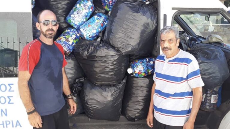 Συγκέντρωσε 600 κιλά πλαστικά καπάκια για τα άτομα με αναπηρία