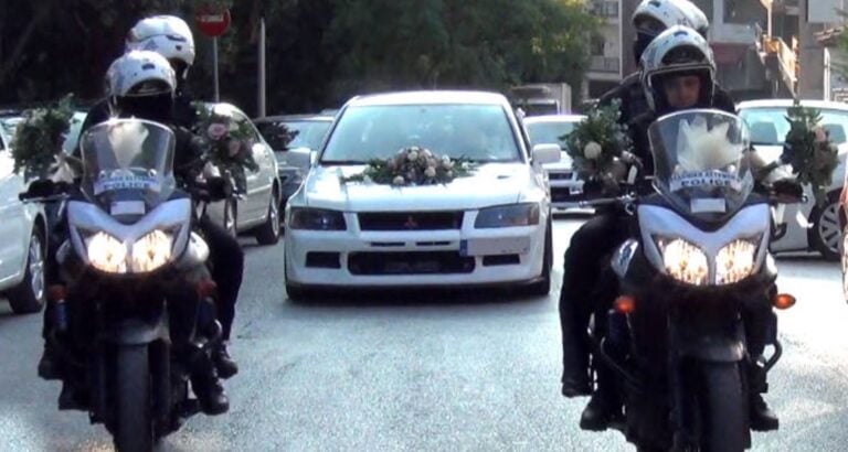 Νύφη αστυνομικός της ομάδας ΔΙΑΣ έφτασε στην εκκλησία με μηχανές και σειρήνες των συνάδελφων της