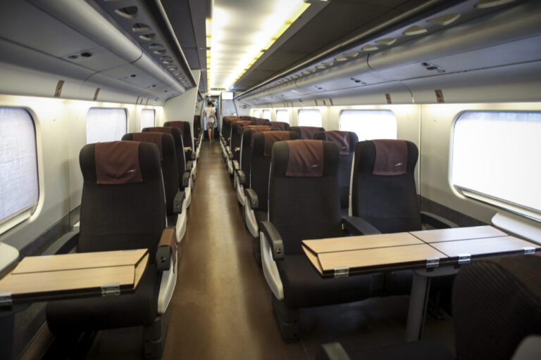 Μέσα στο «Ασημένιο βέλος»: Ταχύτητα και χλιδή στο πρώτο ταξίδι του στην Ελλάδα