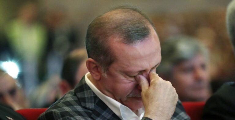 Το πάρτι τελείωσε για την Τουρκία: Το χρέος σε ξένο νόμισμα βυθίζει την οικονομία στον θάνατο