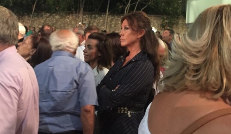Η Βάνα Μπάρμπα γιόρτασε τα 44 χρόνια του ΠΑΣΟΚ