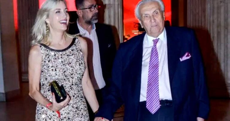 Ο  Κοντομηνάς εμφανίστηκε με την ξανθιά αγαπημένη του και έκλεψε τα βλέμματα