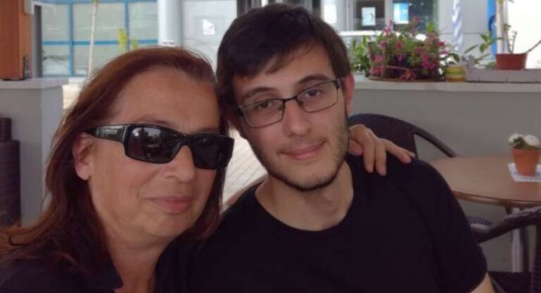 Μαθητής έβγαλε 19.540 μόρια και αφιέρωσε την επιτυχία του στον πατέρα του που δεν ζει