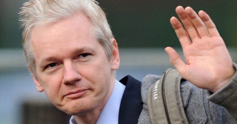 Τζούλιαν Ασάνζ: «Είμαστε η τελευταία γενιά πολιτών που ζει ελεύθερα»