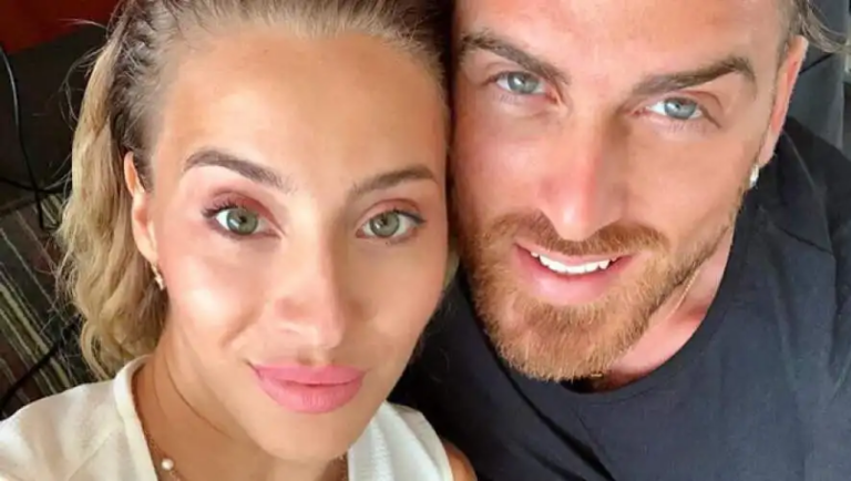 Δώρος – Αθηνά: Φωτογραφίζονται ημίγuμνοι και μας προετοιμάζουν για τον χωρισμό τους