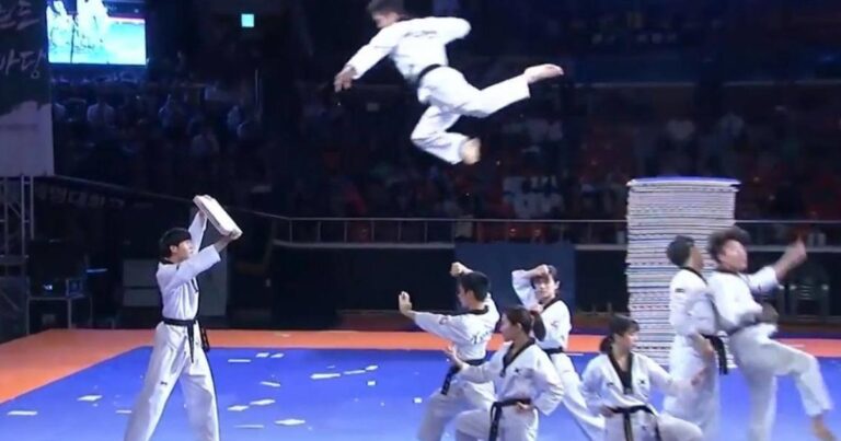 Τα θεαματικά ακροβατικά της ομάδας Τάε κβον ντο της Νότιας Κορέας που εντυπωσιάζουν