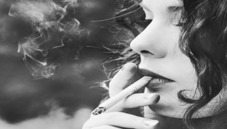 Υπάρχουν κι οι γυναίκες που κοιτάνε την ψυχή, όχι την τσέπη