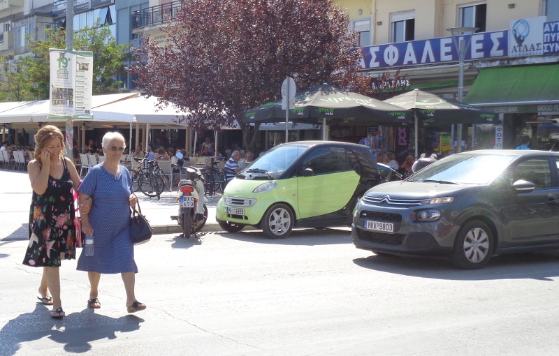 Μολις οι οδηγοί δούν πεζό στην διάβαση σταματάνε αμέσως- φωτογραφία iefimerida