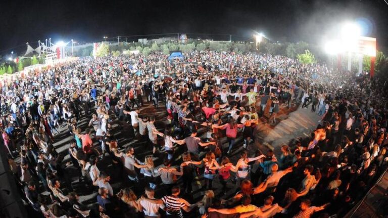 Χαμός με Ικαριώτικο χορό που έγινε παγκόσμιο θέμα