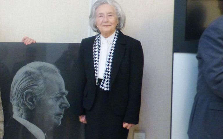 Πέθανε η Λένα Τριανταφύλλη, ιδιαιτέρα του Κωνσταντίνου Καραμανλή