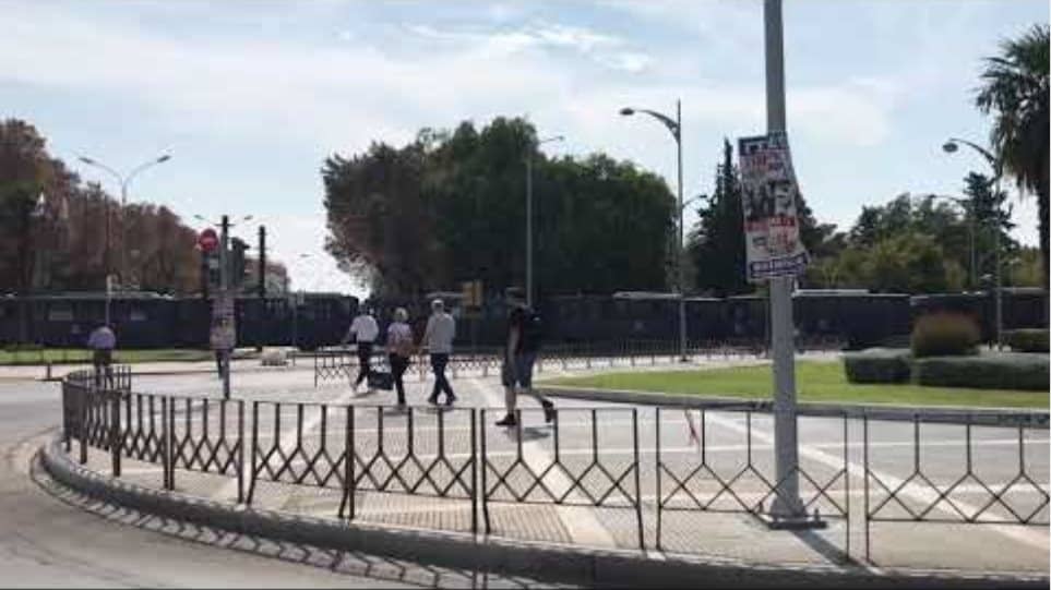 Θεσσαλονίκη: Γέμισε ελληνικές σημαίες για τη Μακεδονία η παραλιακή λεωφόρος 12 Κλείνουν οι δρόμοι στο κέντρο της Θεσσαλονίκης