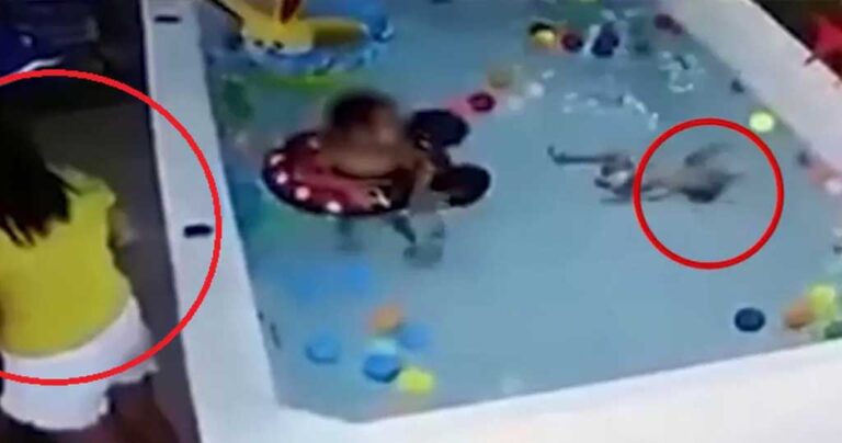 Μητέρα έπαιζε με το κινητό της ενώ το μωρό της πνιγόταν στην πισίνα