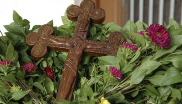 Γιατί νηστεύουμε την ημέρα του Σταυρού