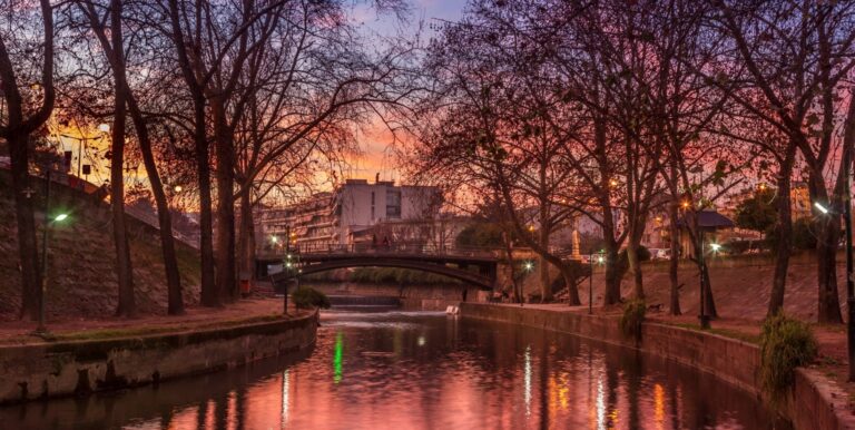 Guardian: Τρίκαλα, η πόλη που δεν χρειάζεται να ξέρεις έναν πολιτικό για να γίνει κάτι