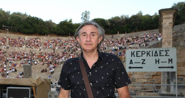 Ο Άκης Σακελλαρίου ξανά στη σκηνή -Στην τελευταία παράσταση του «Μamma Mia»