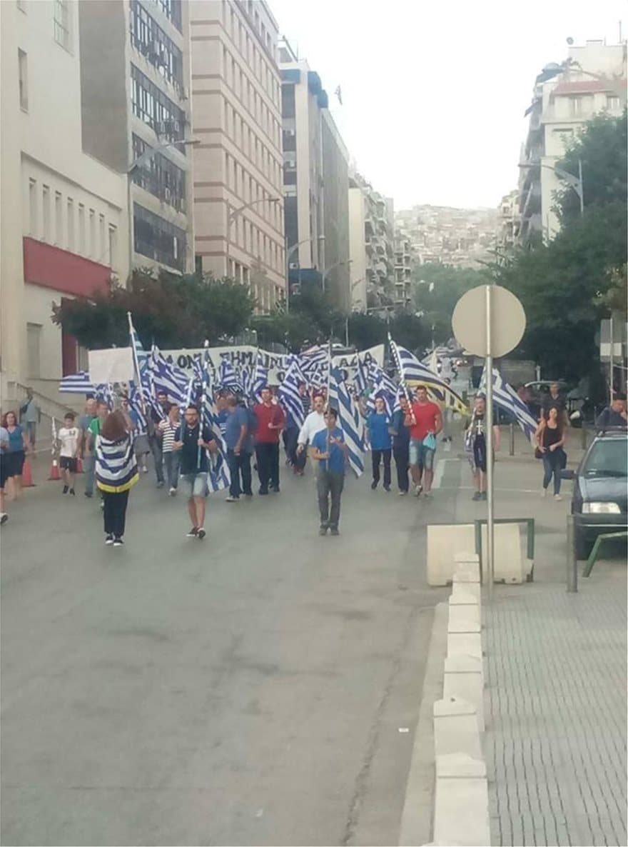 Θεσσαλονίκη: Γέμισε ελληνικές σημαίες για τη Μακεδονία η παραλιακή λεωφόρος 10 sillaltirio-makedonia-2