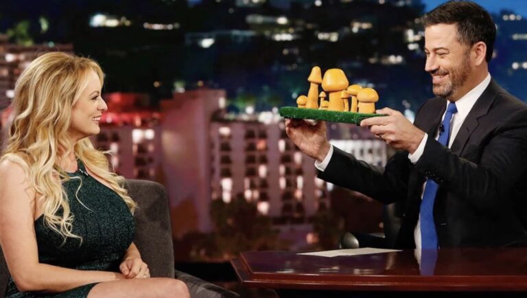 Η Στόρμι Ντάνιελς έδειξε στον πλανήτη το μέγεθος του πέους του Τραμπ με τη βοήθεια μανιταριών