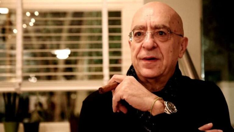 Πάνος Κοκκινόπουλος: Φωτογραφίζεται με την κατά 34 χρόνια νεότερη σύντροφό του