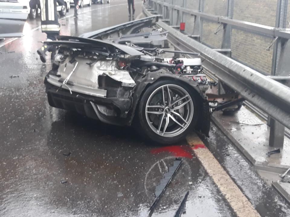 19f480a3 audi r8 massive crash 3